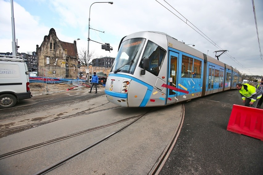 Szóstka i siódemka wracają na ul. Grodzką i Nowy Świat. Nowe rozjazdy tramwajowe w centrum Wrocławia są gotowe