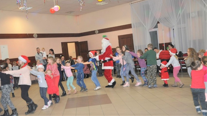 Prawie setka dzieci wzięła udział w imprezie mikołajkowej w...