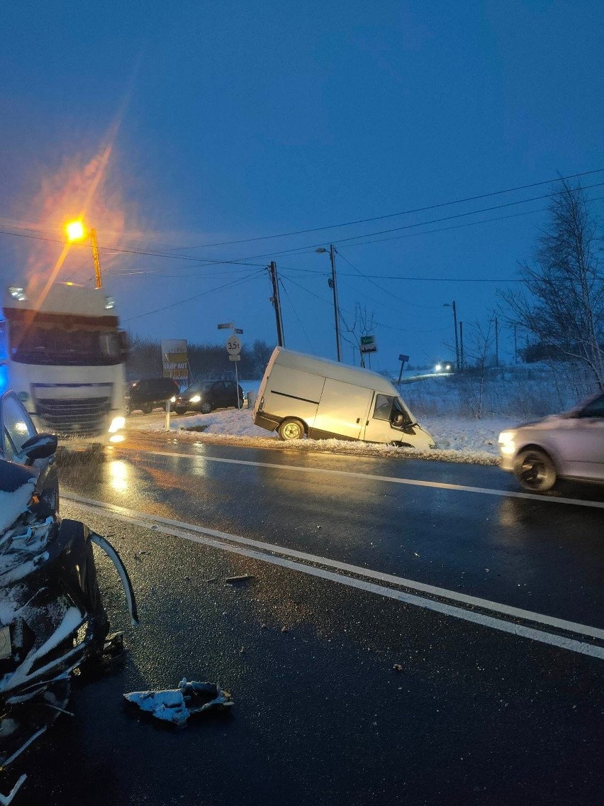 Groźny wypadek pod Krakowem. Pogoda nie sprzyja kierowcom