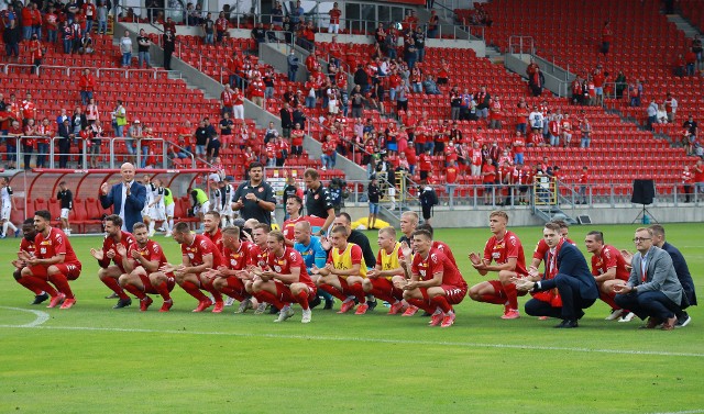 Piłkarze, trenerzy i prezesi grają w jednej drużynie nawet po meczach i szanują kibiców