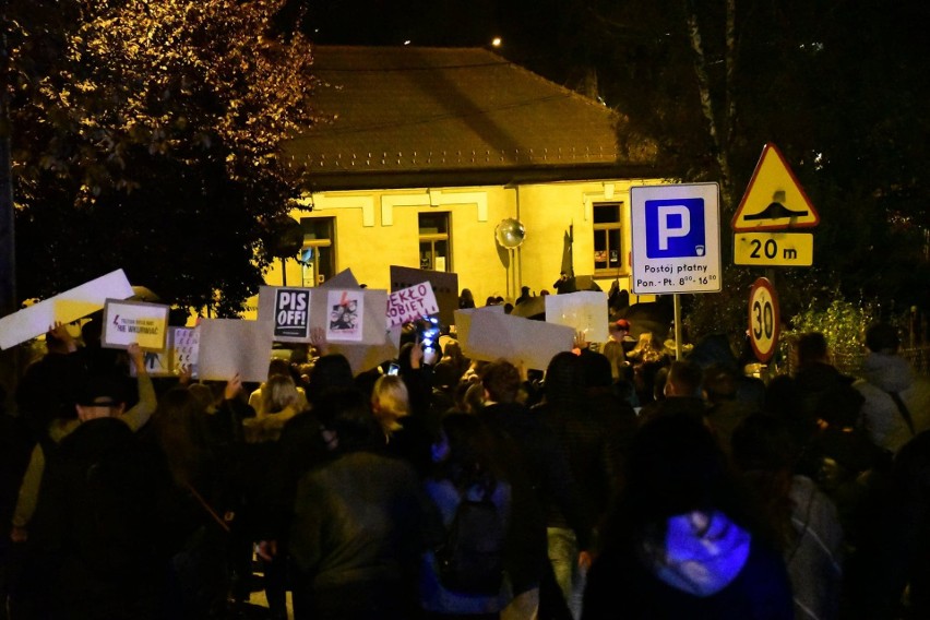Wieliczka. Kilkaset osób przeszło ulicami miasta protestując przeciwko zaostrzeniu prawa aborcyjnego