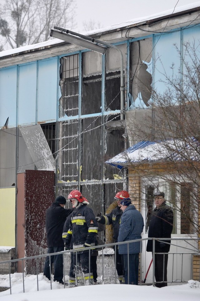 Znana jest już przyczyna wybuchu w hucie szkła Biaglass w Białymstoku. Jak informują strażacy, instalacja gazowa była nagrzana. Trzeba było ją schładzać, gdyż groziła wybuchem w kolejnych pomieszczeniach.