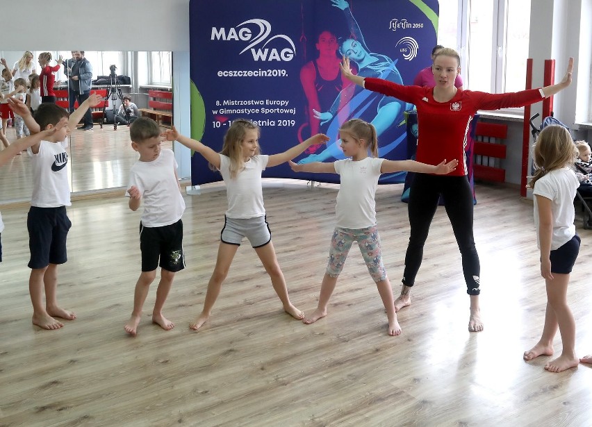 Mistrzowie gimnastyki poprowadzili pokazową lekcję w SP 68 w Szczecinie [ZDJĘCIA, WIDEO]