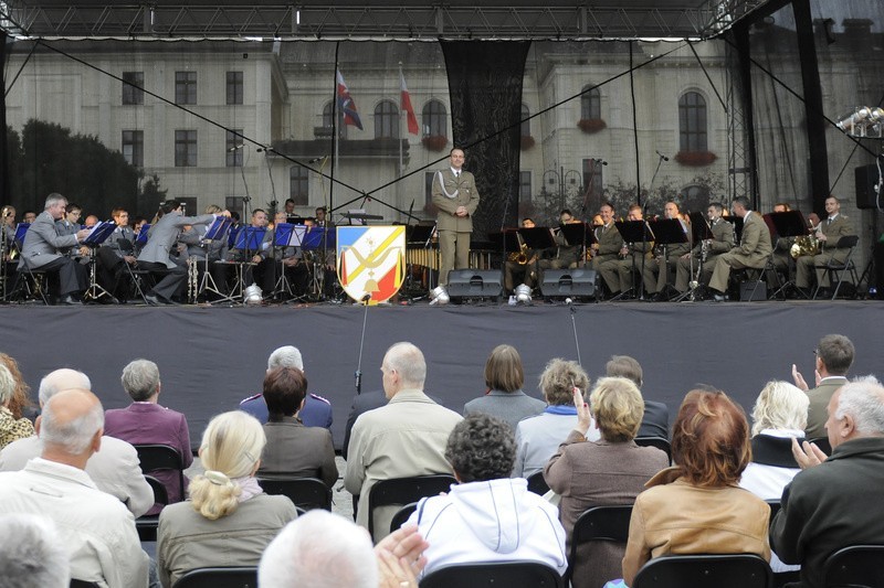 Orkiestry: Wehrbereichsmusikkorps I z Neubrandenburga pod...