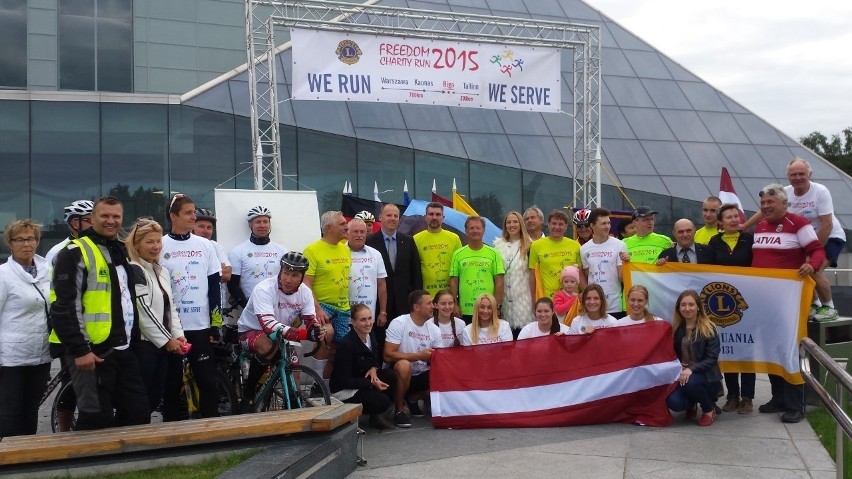 Tak było rok temu na mecie maratonu Warszawa - Kowno - Ryga