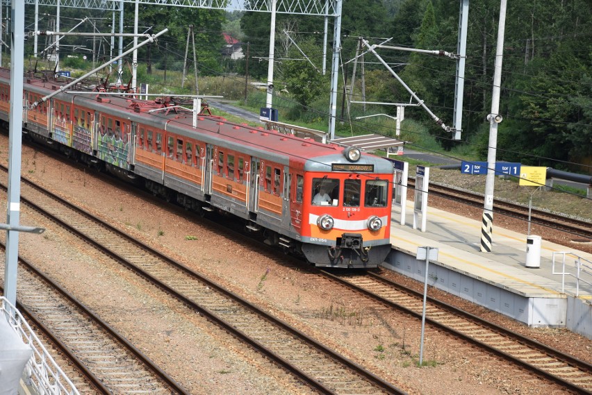 Autobus zamiast pociągu. Ruszył remont nasypu kolejowego na szlaku Trzebinia - Chrzanów