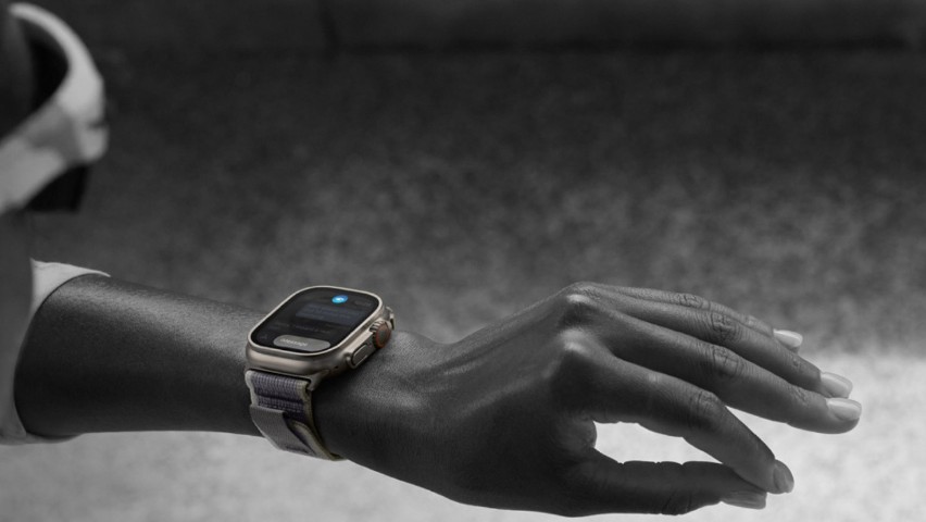 Dzięki podwójnemu stuknięciu obsługa Apple Watch Ultra 2...