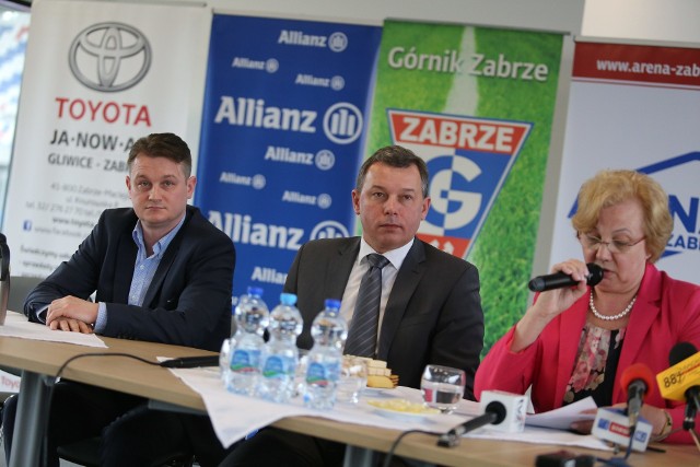 Bartosz Sarnowski (z lewej) zniknął z klubu z dnia na dzień. O tym, kto go zastąpi zadecyduje prezydent Małgorzata Mańka-Szulik. W środku członek Rady Nadzorczej i były prezes, Tomasz Młynarczyk.