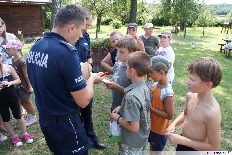 Policjanci i strażacy na półkoloniach. Sprawdź, co tam robili [FOTO]