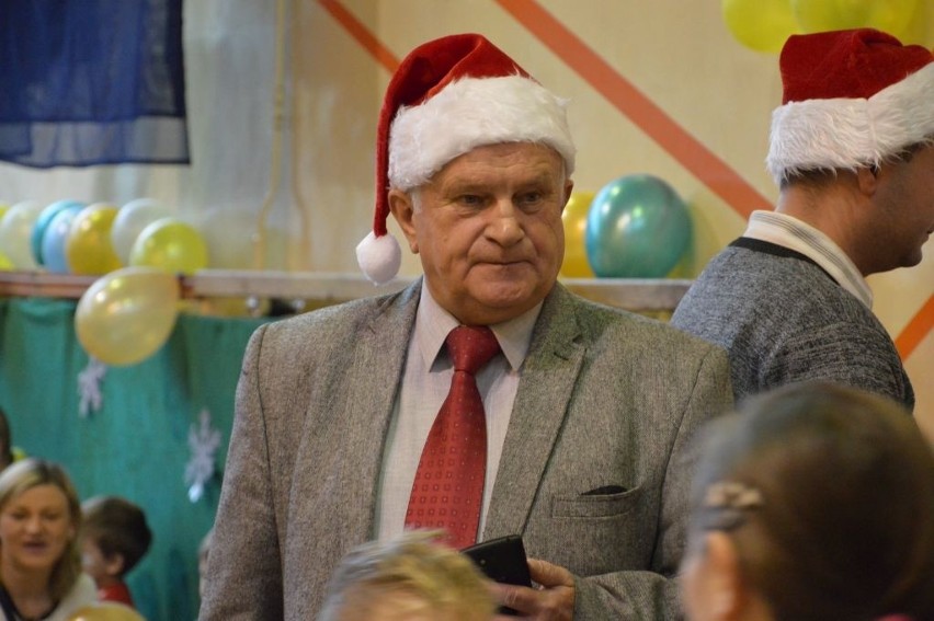 Mikołaj odwiedził dzieci na osiedlu Ogrody w Ostrowcu (ZDJECIA)