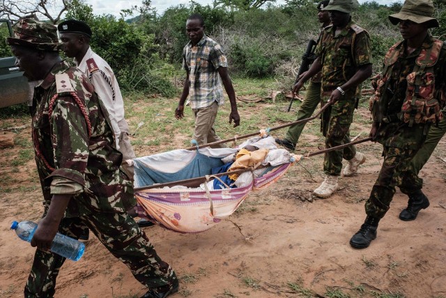 Pracujący w  kostnicy w kenijskim mieśćie Malindi  spodziewają się więcej ciał.
