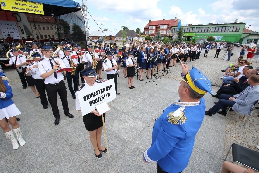 Wielkie show orkiestr dętych na daleszyckim Rynku