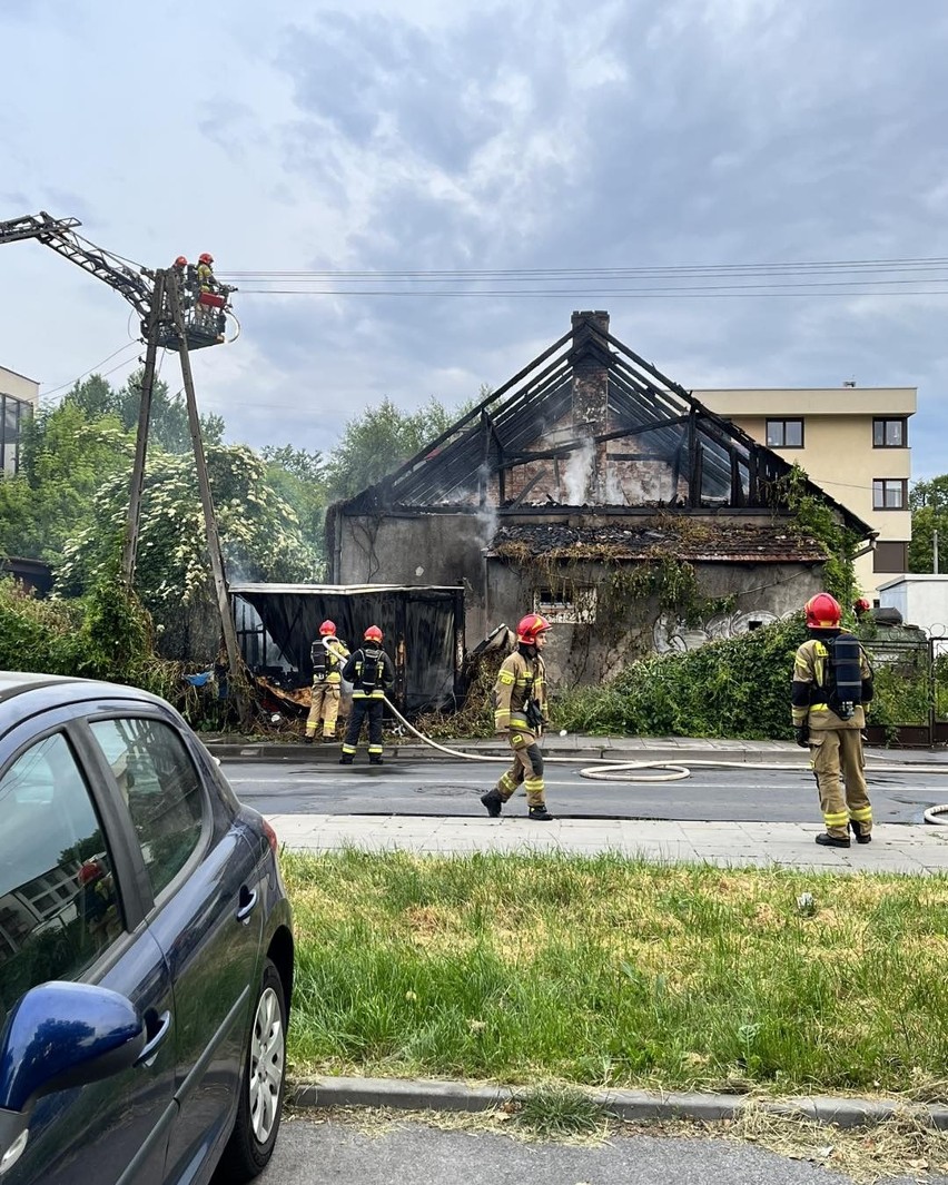 Pożar na ulicy Mackiewicza w Krakowie. Dom spłonął doszczętnie