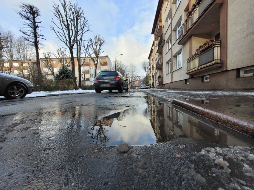 Ulica Mikołajska w Słupsku woła o remont. Tak uważają piesi...