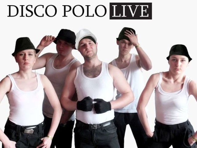 Na zdjęciu przestawiłam wraz z grupą przyjaciół naszą własną interpretację zdjęcia słynnego zespołu disco polo "Boys&#8220; z billboardu promującego galę Disco Polo Ekstraklasa &#8211; pisze Elżbieta Śmiarowska, jedna z uczestniczek naszego plebiscytu.