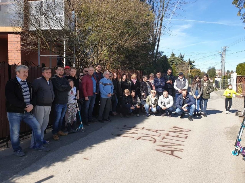 Protest mieszkańców Zielonek na ulicy Na Piaski