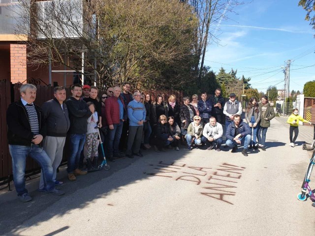 Protest mieszkańców Zielonek na ulicy Na Piaski