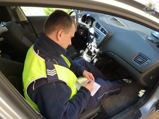 Tylko jeden dzień cieszył się prawem jazdy 18-latek, zatrzymany do kontroli przez policjantów lęborskiej drogówki