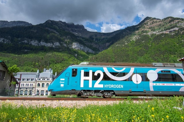 FCH2Rail to pociąg z napędem elektryczno-wodorowym. Powstał na bazie popularnego modelu Civia firmy CAF.