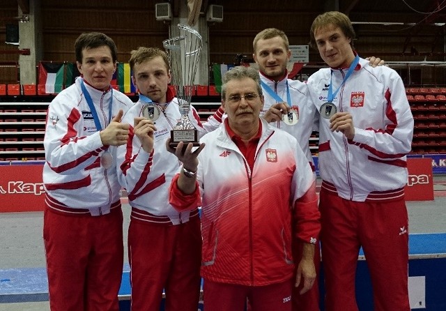 Od lewej Radosław Zawrotniak, Tomasz Motyka, trener Marek Julczewski, Krzysztof Mikołajczak i Michał Adamek.
