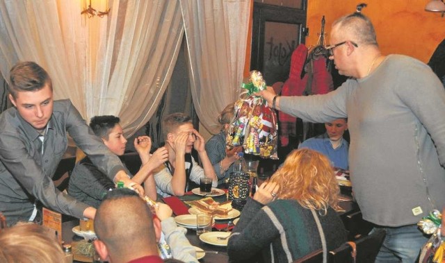 Właściciele restauracji „Kojot” zorganizowali w tym roku wigilijne spotkanie dla wychowanków domu dziecka