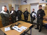 Kolejne szkoły w Małopolsce stawiają na klasy wojskowe. Musztra, dodatkowe zajęcia i szkolenia na poligonie przyciągają coraz więcej uczniów