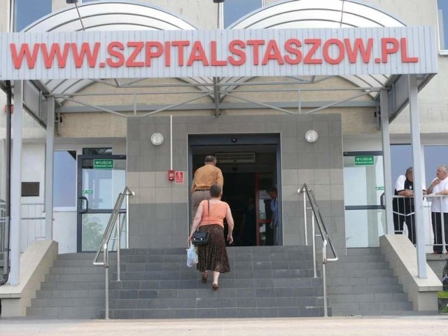 Staszowski szpital ma od dziś nowego dyrektora. Został nim ponownie Marek Tombarkiewicz, dotychczasowy szef lecznicy. Jego nowa kadencja ma trwać 6 lat.