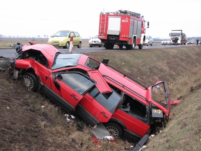 Wypadek w Latkowie. Trzy osoby są ranne