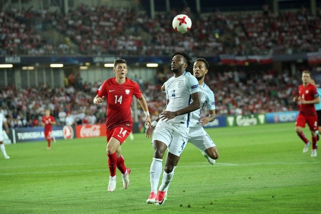 W ostatnim meczu grupowym reprezentacja Polski do lat 21 przegrała z rówieśnikami z Anglii 0:3. Spotkanie odbyło się w Kielcach.