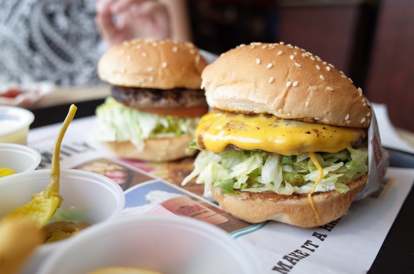 7. Hamburger większy niż Twoje usta...