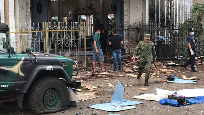 Zamach bombowy w katedrze w Jolo