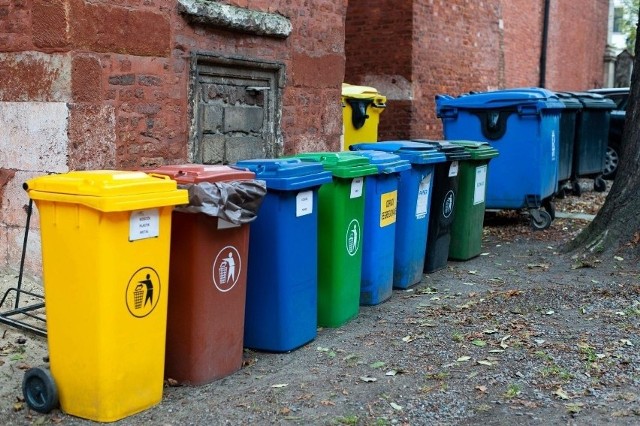 Od kilku tygodni w Krakowie trwało zamieszanie z opłatami za śmieci