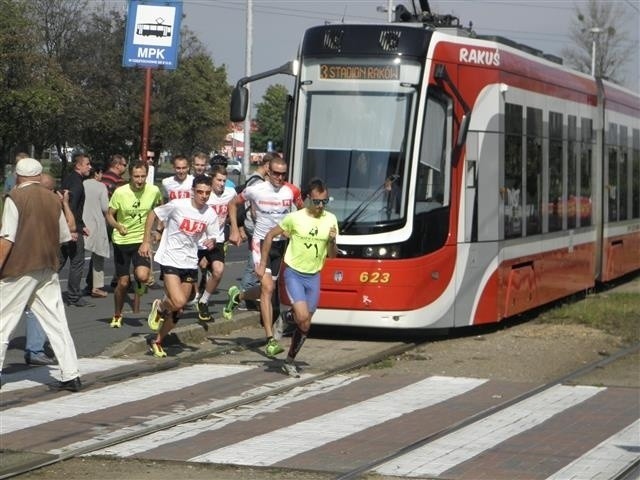Tramwaj Twist kontra biegacze w Częstochowie