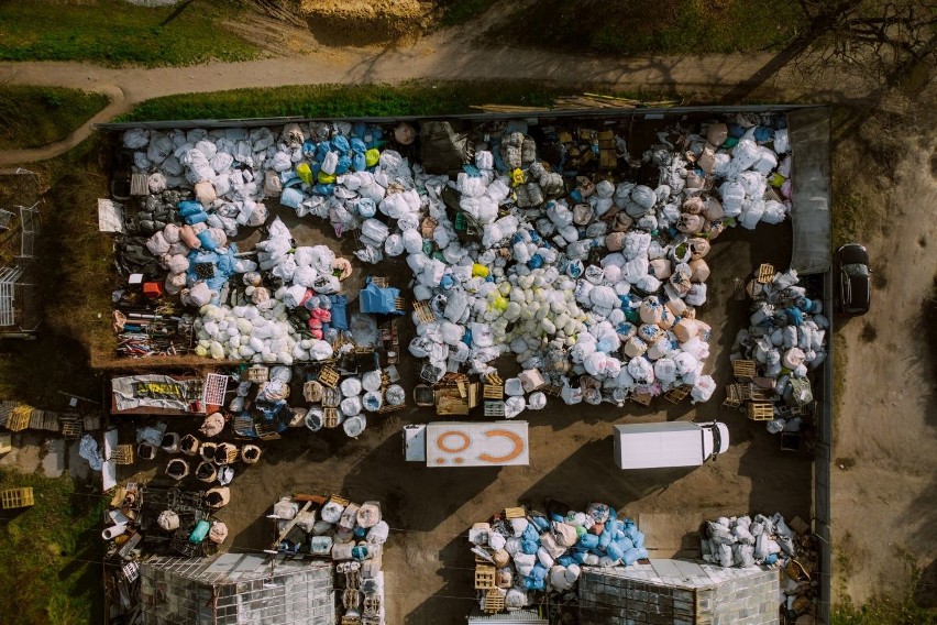 Wrocław: Fotograf na kwarantannie robi zdjęcia Maślic z drona. "Moje osiedle mnie zaskoczyło"