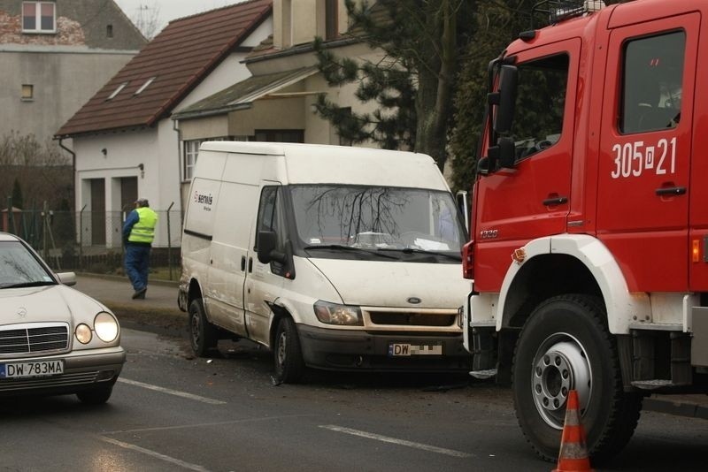 Wrocław: Wypadek na Kowalskiej. Dwie osoby ranne (ZDJĘCIA)