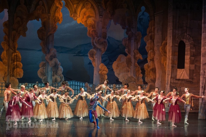 Moscow City Ballet zaprezentował w Bydgoszczy "Jezioro łabędzie"