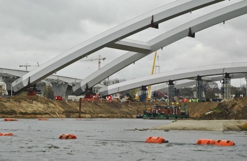 Most w Toruniu - budowa nabiera tempa [zobacz zdjęcia]