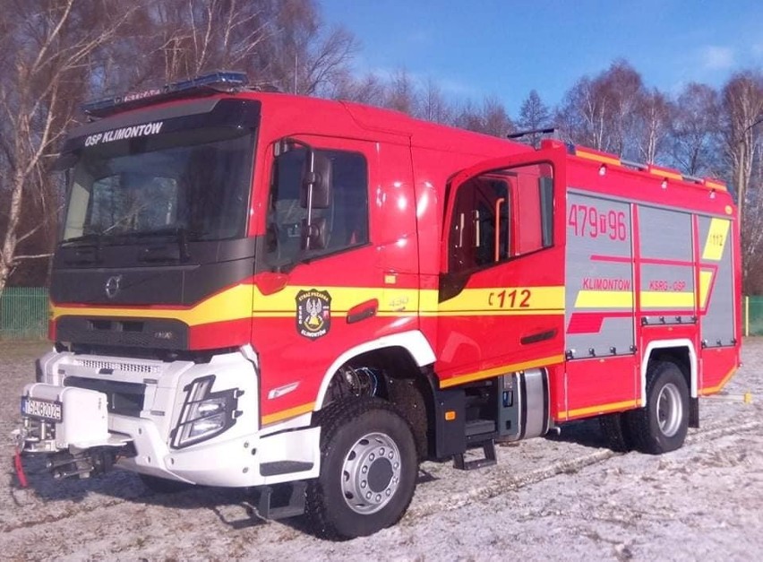Nowy samochód ratowniczo gaśniczy dla Ochotniczej Straży Pożarnej w Klimontowie. To super maszyna. Zobacz zdjęcia