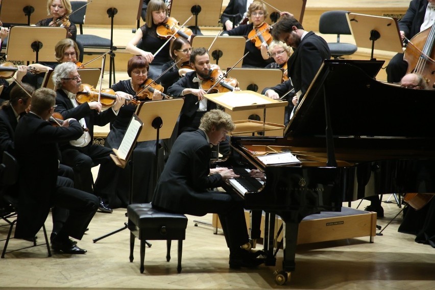 Jan Lisiecki, Łukasz Borowicz i Orkiestra Filharmonii...