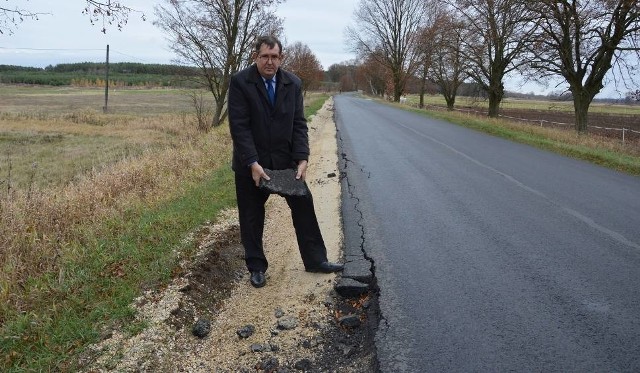 Już na początku roku wójt Andrzej Puławski alarmował, że linia kolejowa jest bardzo potrzebna, bo tiry z drewnem dewastują gminne drogi.