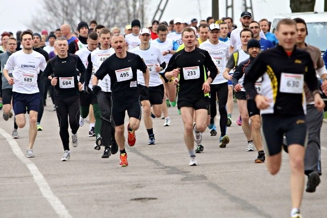 Imprezy biegowe w Lublinie gromadzą na starcie coraz więcej uczestników, zarówno amatorów, jak i  zawodowych biegaczy 
