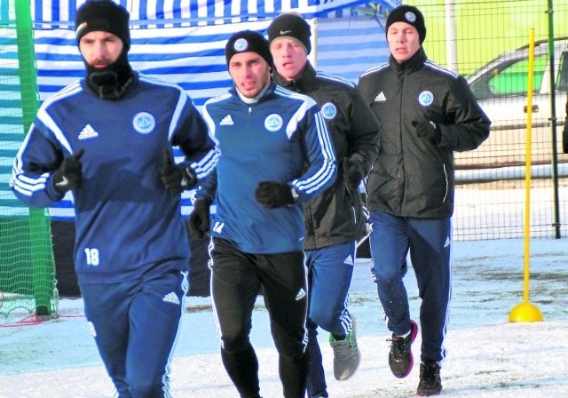 Kamil Zapolnik (z prawej) jest pierwszym zimowym nabytkiem suwalskiego beniaminka I ligi