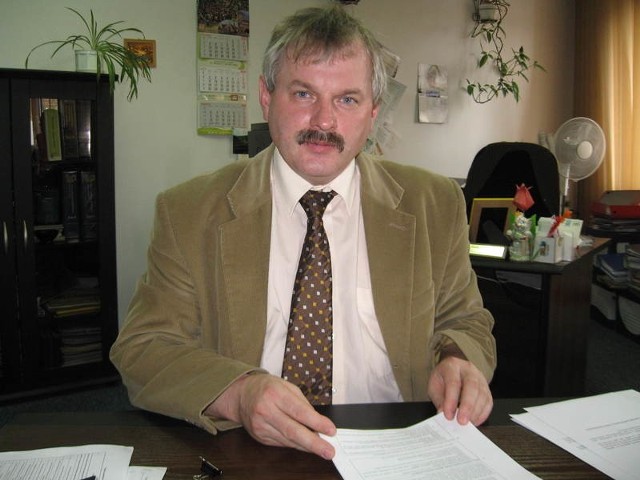 Bogdan Bakalarz ma 46 lat, jest absolwentem Akademii Rolniczej we Wrocławiu oraz Wyższej Szkoły Bankowej w Poznaniu. Burmistrzem Lubska jest od 2002 roku. Żonaty, ma syna. Hobby - muzyka i sport.