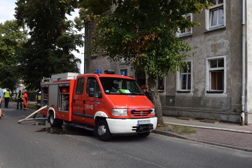 Pożar na ulicy Zielonej w Szczecinku. Ciężko poparzony mężczyzna [zdjęcia]