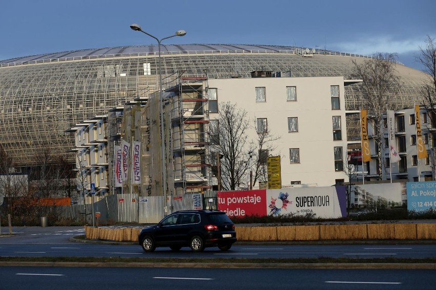 Taki widok na Tauron Arenę Kraków wyłania się od strony alei...