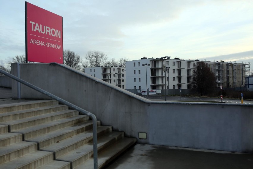 Taki widok na Tauron Arenę Kraków wyłania się od strony alei...