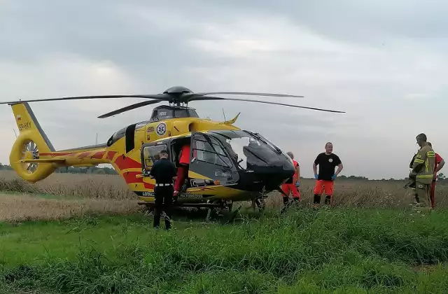 Helikopter zabrał ciężko rannego mężczyznę z gminy Solec nad Wisłą, który doznał obrażeń po wypadku.