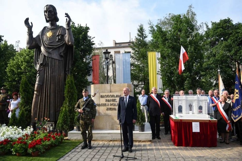 Poświęcenie figury Chrystusa. Antoni Macierewicz w Poznaniu