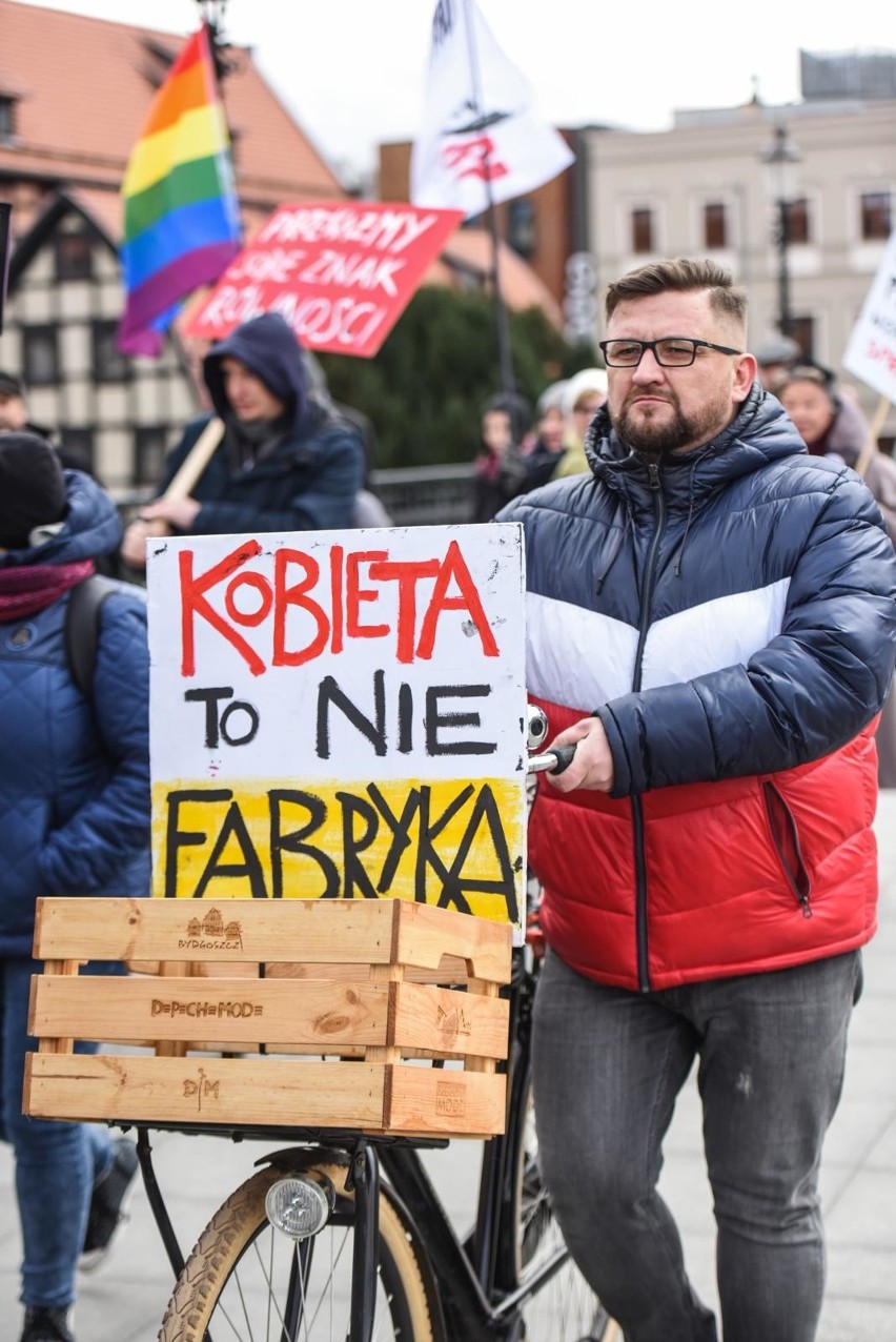 Ulicami Bydgoszczy już czwarty raz przeszła Manifa: w...