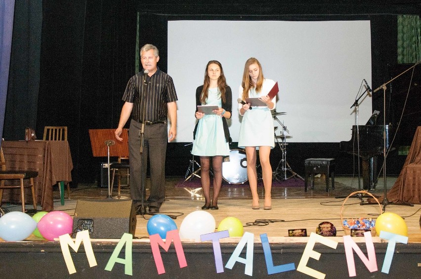 Artystyczne popisy gimnazjalistów w szkolnym "Mam Talent" w Sławnie [zdjęcia]